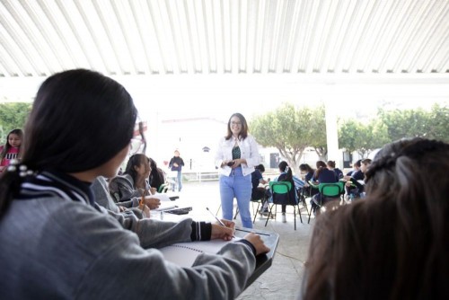 SMDIF Puebla promueve "nuevas masculinidades" y salud mental en estudiantes