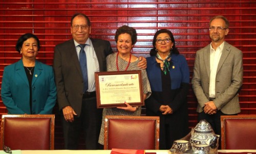 La UATx rinde homenaje a la Dra. Gabriela González Mariscal y su legado