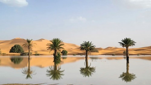 Lluvias inusuales en el Sahara provocan inundaciones y la recuperación de un lago seco en Marruecos