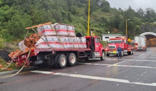 Dos accidentes en Cumbres de Maltrata causan caos vial en la México-Veracruz