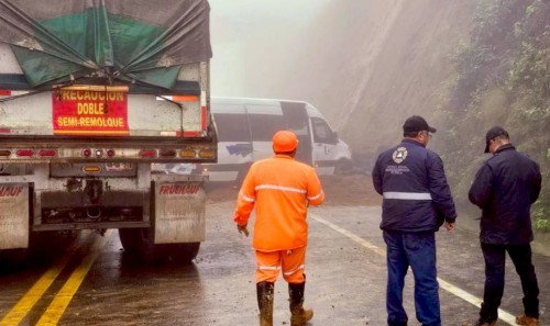 Derrumbe en la autopista Teziutlán-Virreyes provoca accidente en Puebla