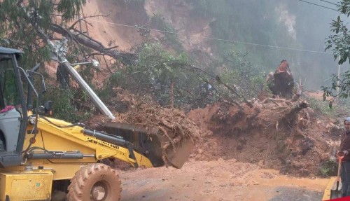 Deslave en San Pablo Zoquitlán: dos viviendas afectadas y familias en riesgo