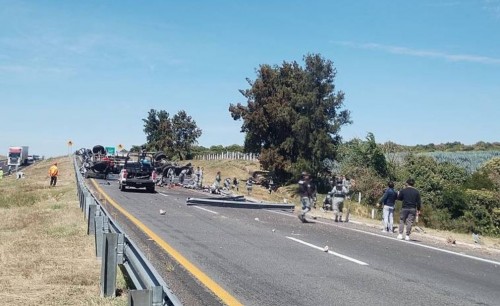 Accidente en autopista México-Guadalajara deja 3 muertos y 24 heridos