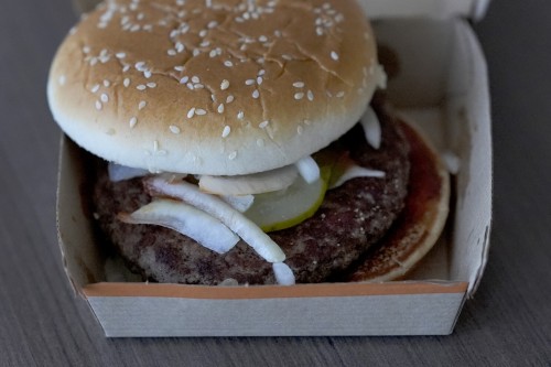 Retiro de cebollas frescas en Mcdonald’s y Burger King tras brote de E. coli en EE. UU.