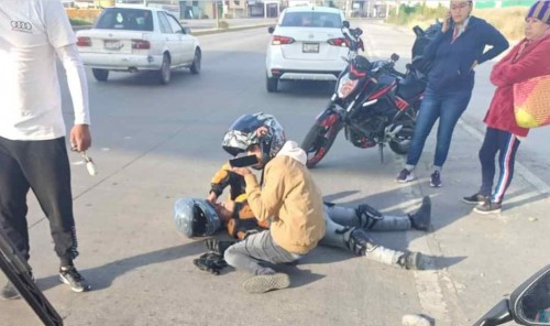 Motociclista sobrevive a caída desde puente en Periférico Ecológico, Puebla