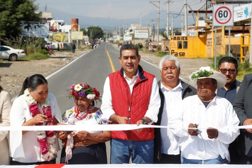 Sergio Salomón entrega rutas de evacuación en Nealtican y Calpan