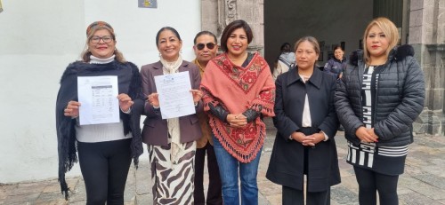 Roxana Luna presenta sentencia certificada emitida por TEEP a FEPADE