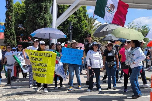 Protesta de Trabajadores del Poder Judicial Bloquea el Bulevar Hermanos Serdán en Puebla