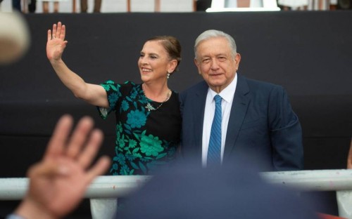 AMLO agradece a Beatriz Gutiérrez por su apoyo durante el sexenio