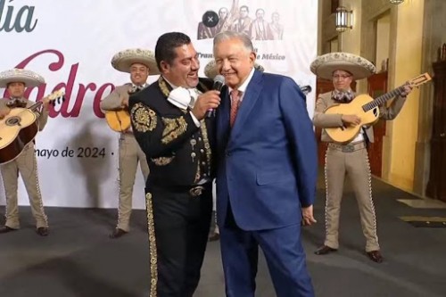 AMLO agradece al Gabinete de Seguridad en un convivio de despedida