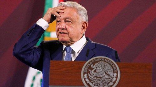 AMLO critica amparos del Poder Judicial y defiende extinción de fideicomisos