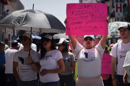 Protestas bloquean la Cámara de Diputados mientras se discute la reforma judicial