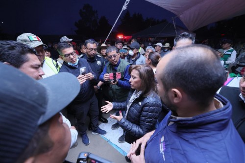 Gobernadora de Tlaxcala lidera acciones contra incendio en Atltzayanca