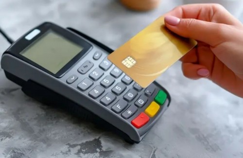 ¿Por qué es ilegal cobrar comisión por pagar con tarjeta?