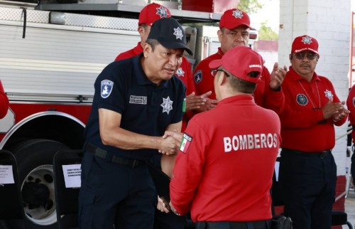 Reconocimiento a la trayectoria de bomberos