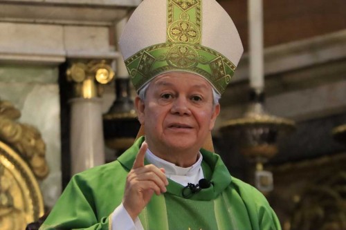 Obispo de Puebla ora por víctimas de violencia; feligrés sufre infarto durante misa en Catedral