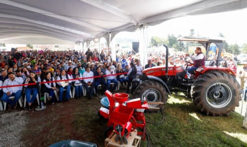 Gobierno de Puebla adquirirá en dos años 3 mil equipos de maquinaria agrícola para apoyar a productores