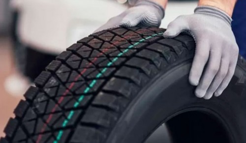 Riesgos de combinar llantas nuevas y viejas