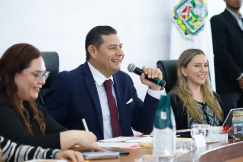 Gobernador de Puebla promete ser ajeno en la elección de rector para la BUAP