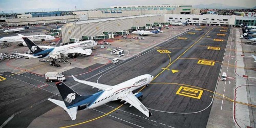 Crece el riesgo en vuelos y el gobierno oculta cifras de incidentes