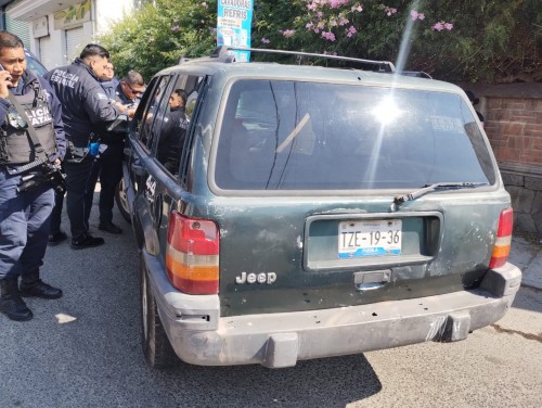 Recuperan camioneta robada y detienen a menor que la conducía, en Tizatlán
