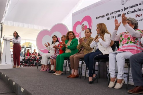 San Pedro Cholula recibe jornada regional del DIF Estatal y entrega apoyos a familias de tres microrregiones