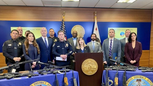 Detienen a 39 integrantes de la Mafia Mexicana en masivo operativo en San Diego