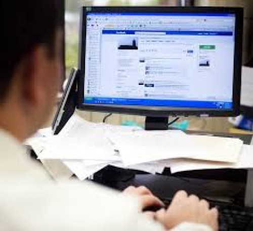 Monreal propone Ley de Ciberseguridad para regular redes sociales