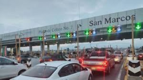 Bloqueo en la México-Puebla por robos deja caos vial y pérdidas millonarias