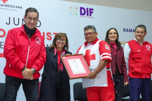 Gobierno de Tlaxcala honra a socorristas por su labor humanitaria