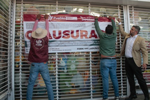 Clausuran locales en Plaza de la Tecnología por falta de permisos de uso de suelo