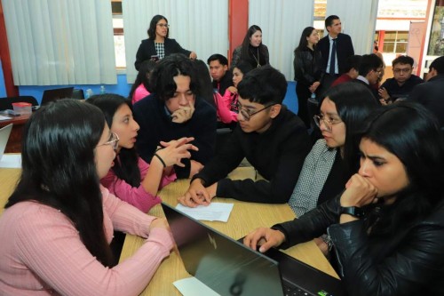 Estudiantes de la UATx demuestran su talento con el simulador MKT360