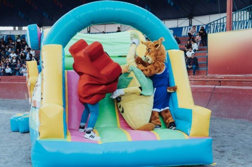 Feria de Tlaxcala 2025: ¡La Carrera de Botargas que Encendió al Público!