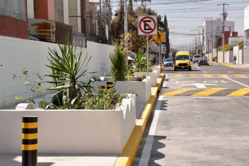 Mejora Lupita Cuautle movilidad en Delegación Atlixcáyotl con rehabilitación de Avenida