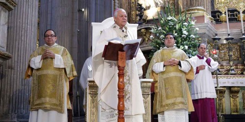 El arzobispo llama a construir paz y recuerda cierre de las Puertas del Perdón en diciembre