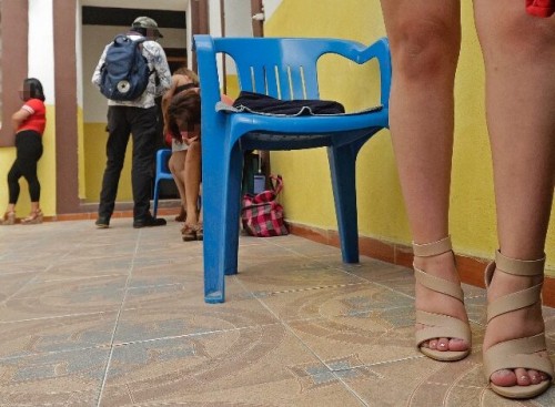 Redes sociales reconfiguran el trabajo sexual en Puebla y reducen su presencia en calles