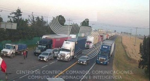 Bloqueos en Tlaxcala dejan sin clases a 60 mil alumnos y sin garantía de recuperar