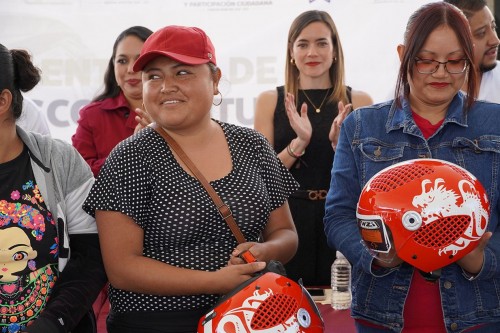 Impulsan en San Pedro Cholula movilidad segura con entrega de cascos a motociclistas