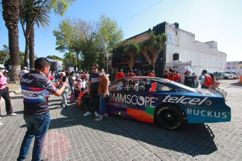 Nascar México llega a Puebla con firma de autógrafos y exhibición en el Parque Juárez