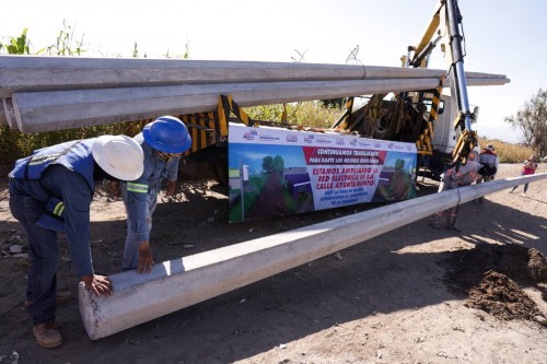 Mejora Lupita Cuautle servicios básicos en San Luis Tehuiloyocan con nueva red de electrificación