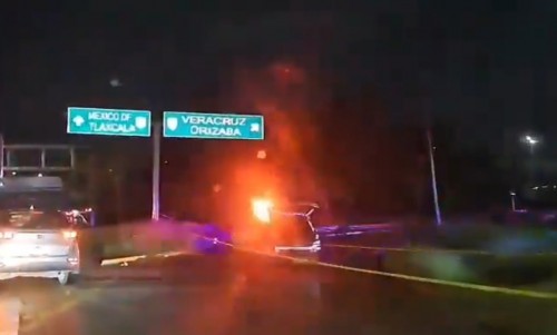 Hallan a mujer sin vida envuelta en cobijas en el bulevar Hermanos Serdán, Puebla