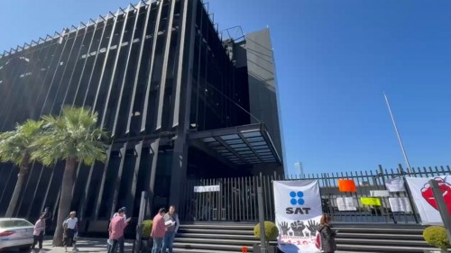 Paro en oficinas del SAT Puebla evidencia malestar laboral por rezago salarial