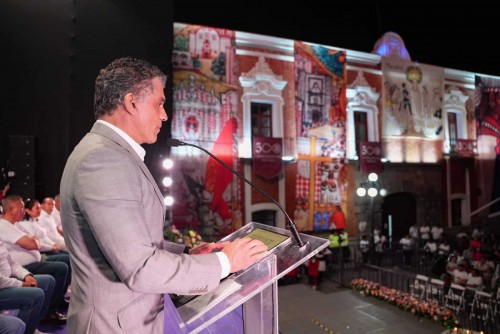 Tlaxcala honra al magisterio con la caminata “Camino de Luz”