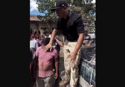 Yulay brinda apoyo a damnificados en Poza Rica