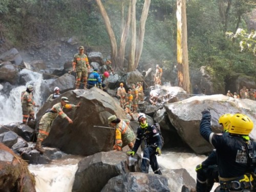 Ya son 15 víctimas mortales en Puebla por inundaciones
