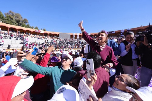 Acusan acarreo en informe de Lorena Cuéllar este sábado