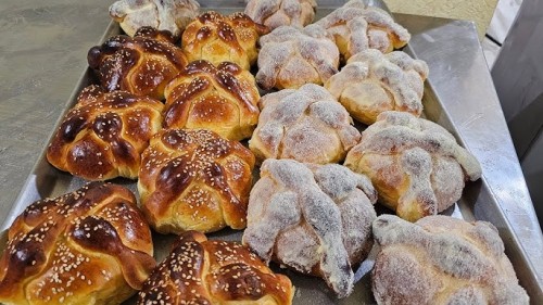 Aumenta el precio del pan de muerto en Tlaxcala, pero la tradición sigue viva