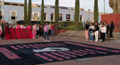 Normalistas de Panotla marchan por justicia y recuerdan a Beatriz N.