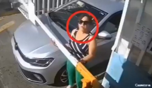 Mujer agrede a vigilante en fraccionamiento de Puebla