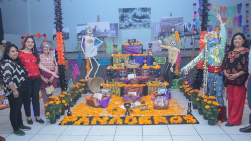 Tonantzin Fernández inaugura el Corredor de Ofrendas en el Complejo Cultural